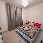 2bedrooms, *