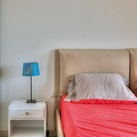 2bedrooms, *