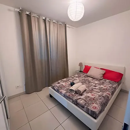 2bedrooms, *