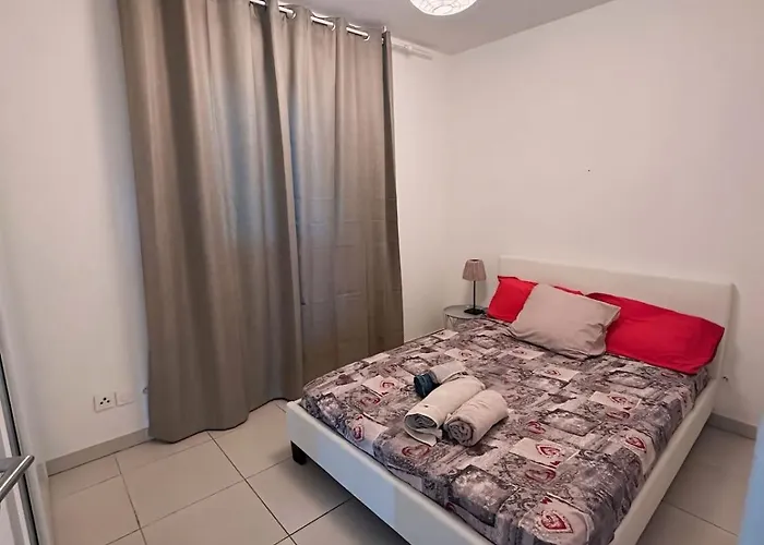 2bedrooms, *